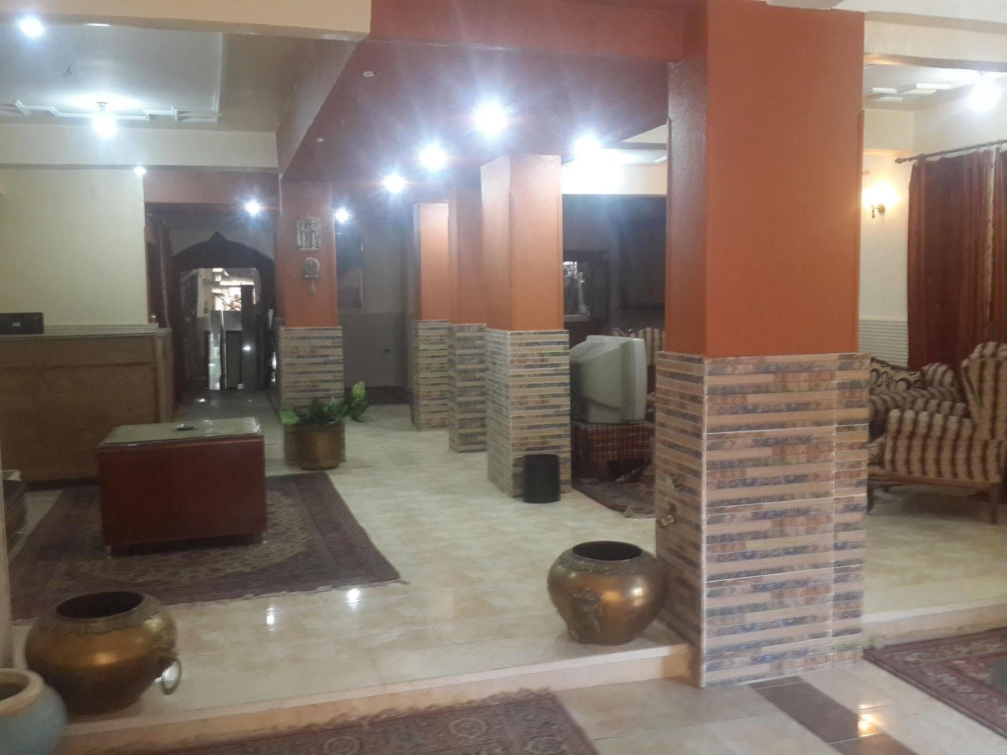 Pyramids Plateau Inn Giza Extérieur photo