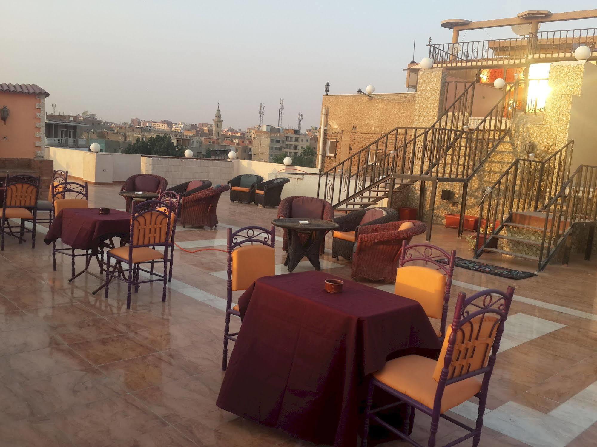Pyramids Plateau Inn Giza Extérieur photo