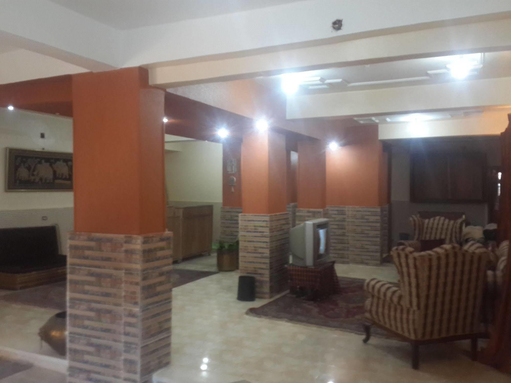 Pyramids Plateau Inn Giza Extérieur photo